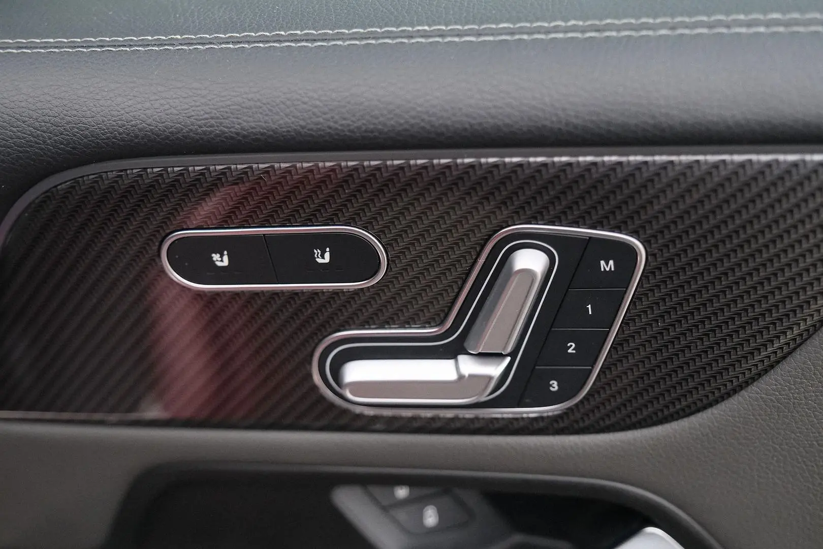 2021 Mercedes-Benz GLB-Class Gallery Image 14