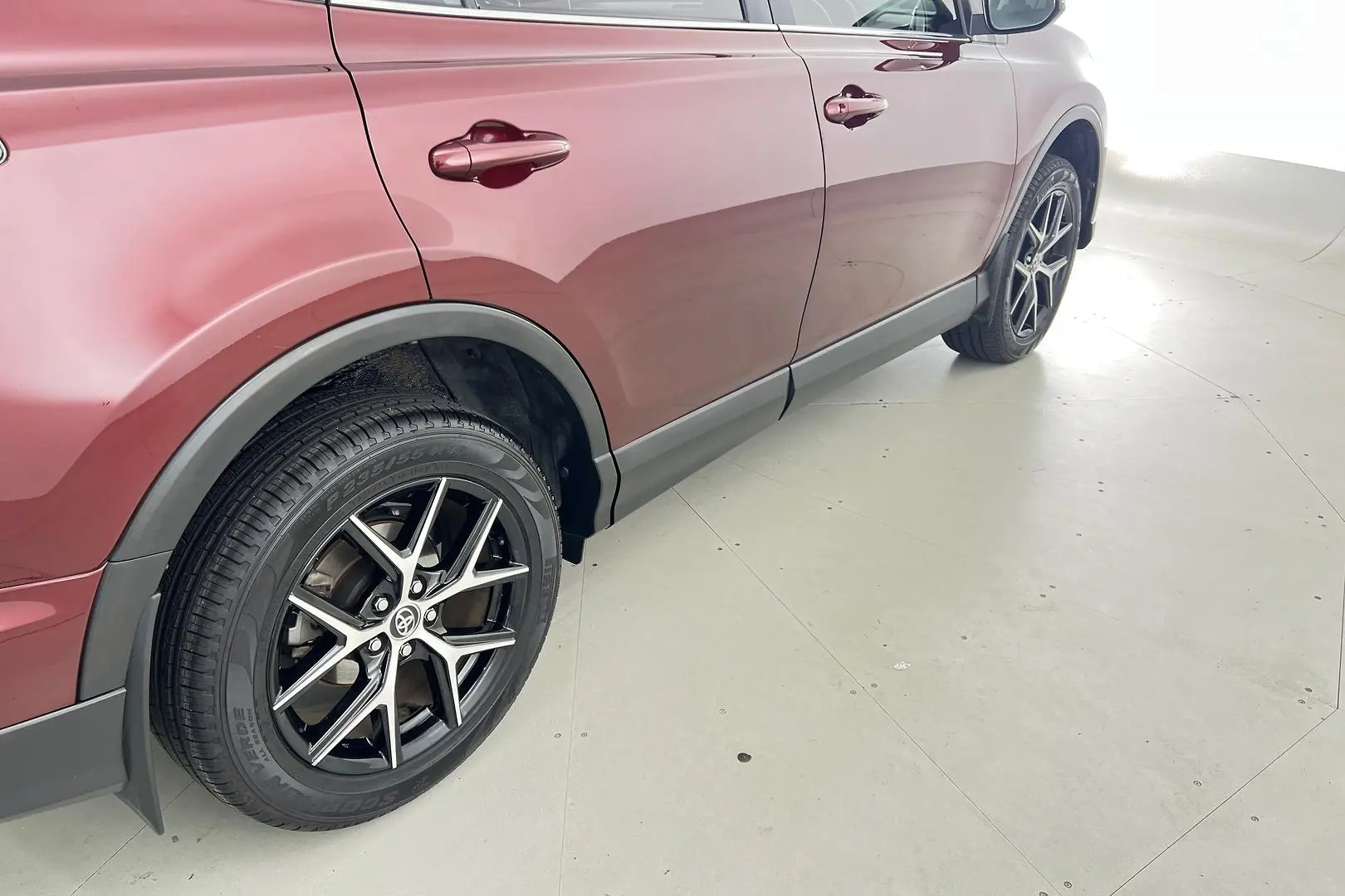 2016 Toyota RAV4 Gallery Image 5