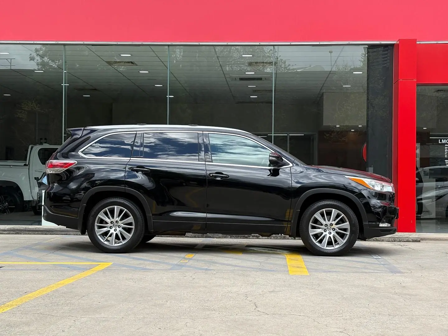 2015 Toyota Kluger Gallery Image 3