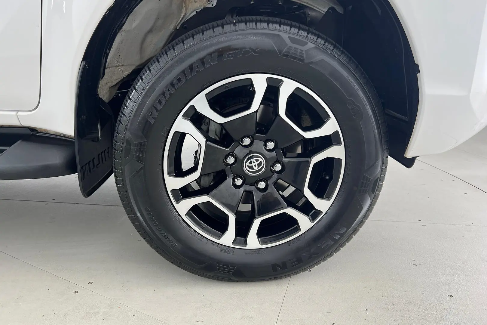 2022 Toyota Hilux Gallery Image 12