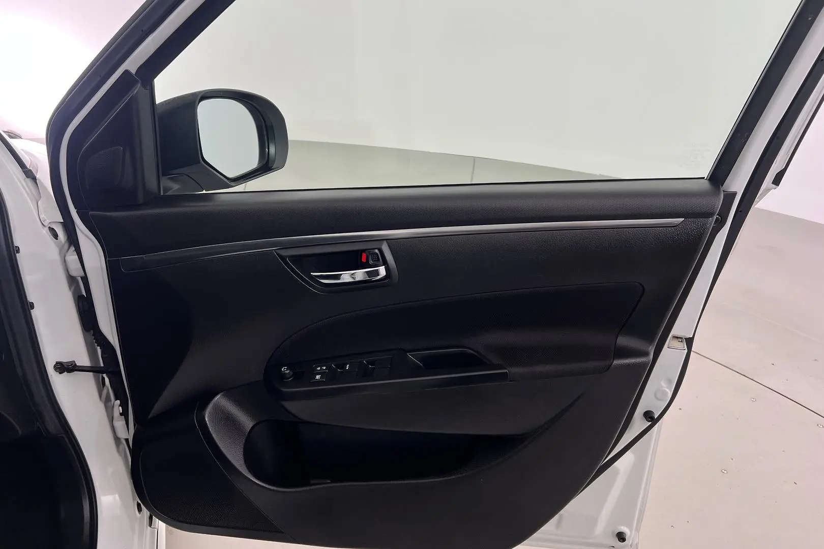 2016 Suzuki Swift Gallery Image 12
