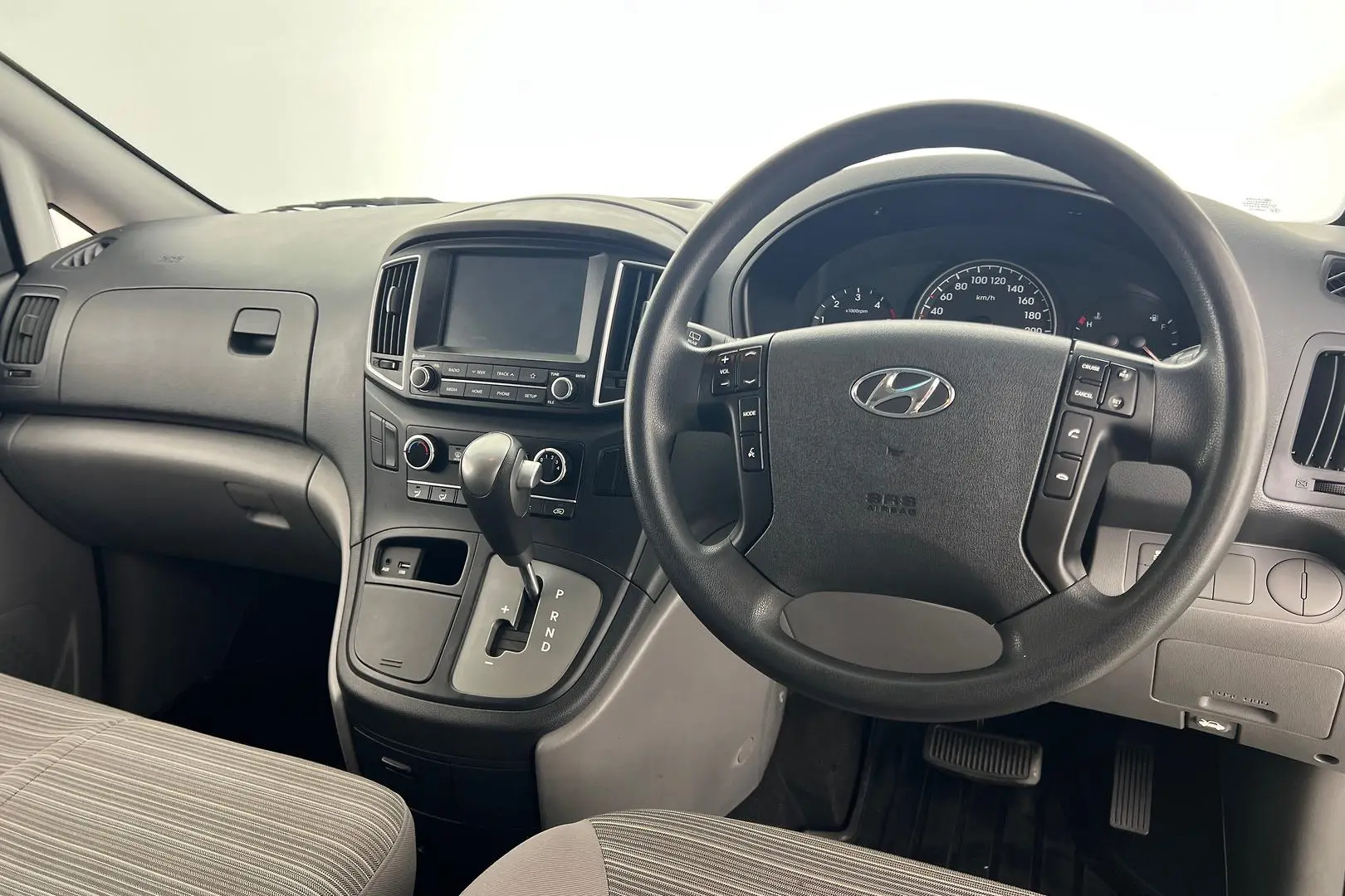 2018 Hyundai iLoad Gallery Image 12