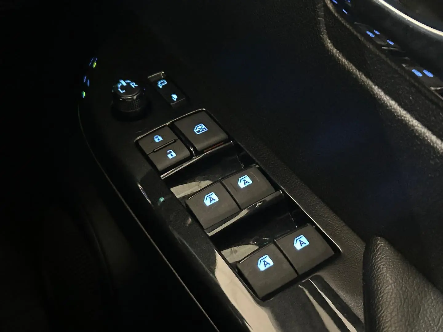 2023 Toyota Hilux Gallery Image 19