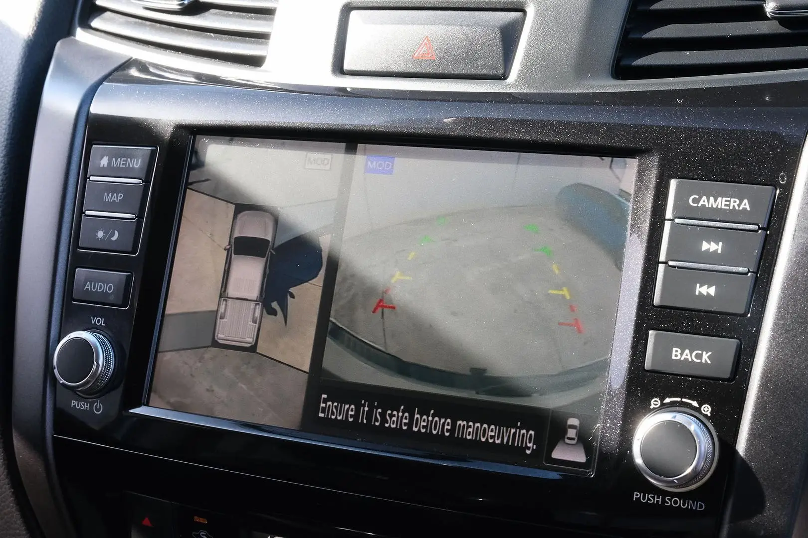 2021 Nissan Navara Gallery Image 9