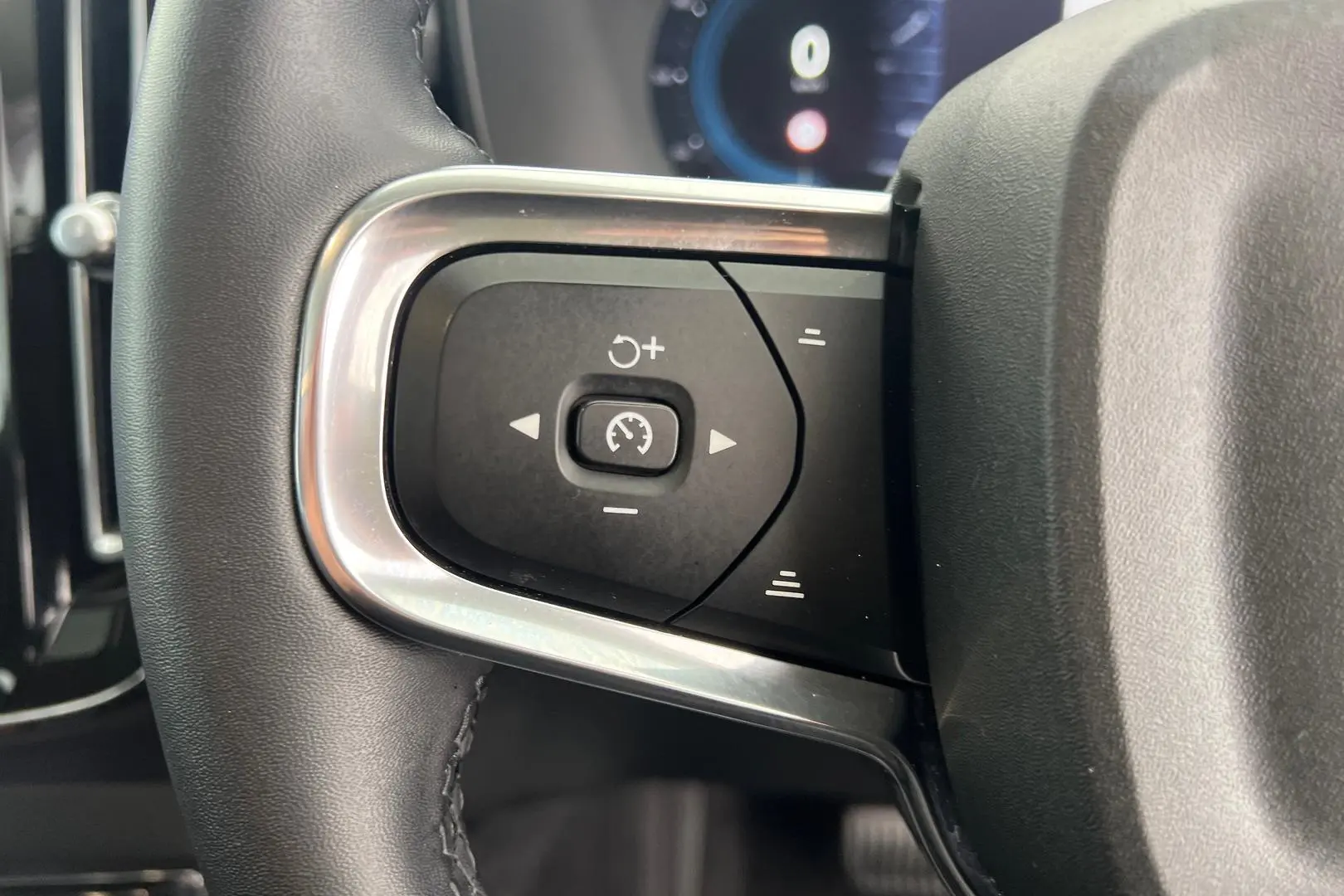 2022 Volvo XC40 Gallery Image 17