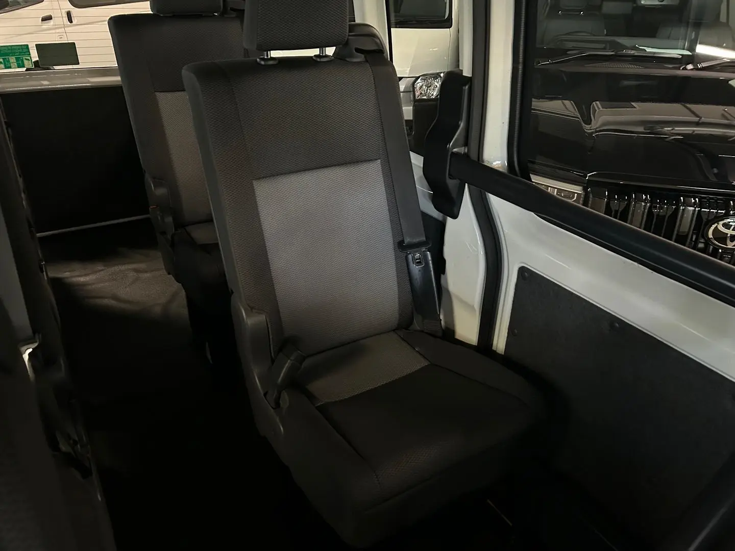 2019 Toyota Hiace Gallery Image 17