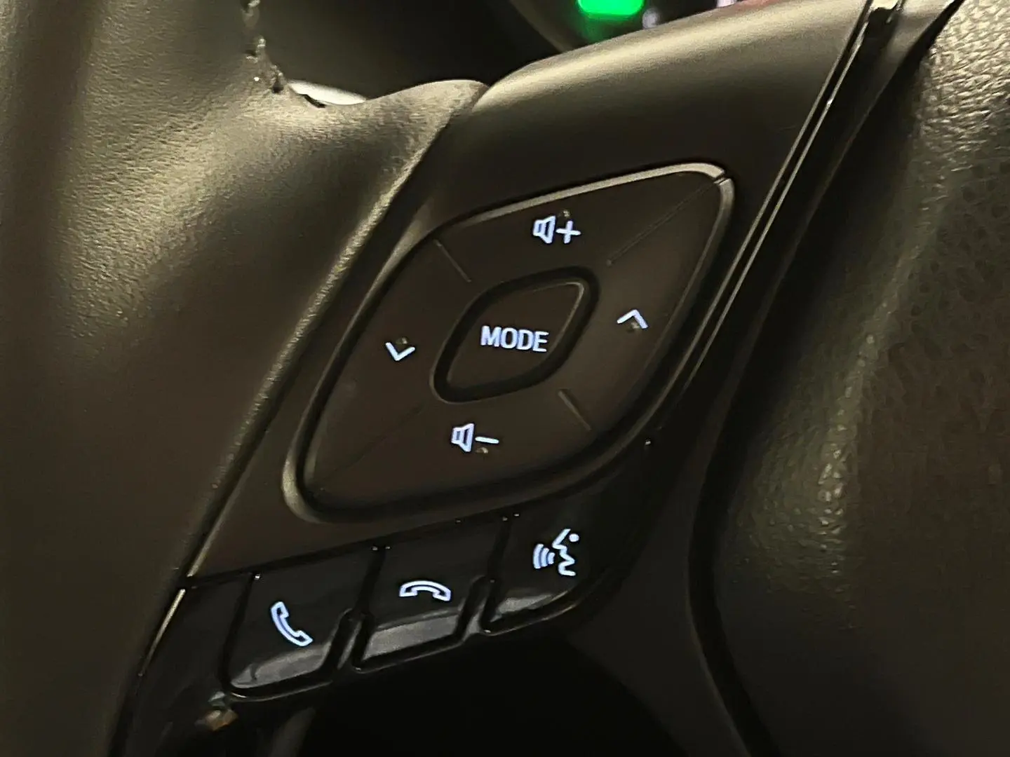 2022 Toyota C-HR Gallery Image 22