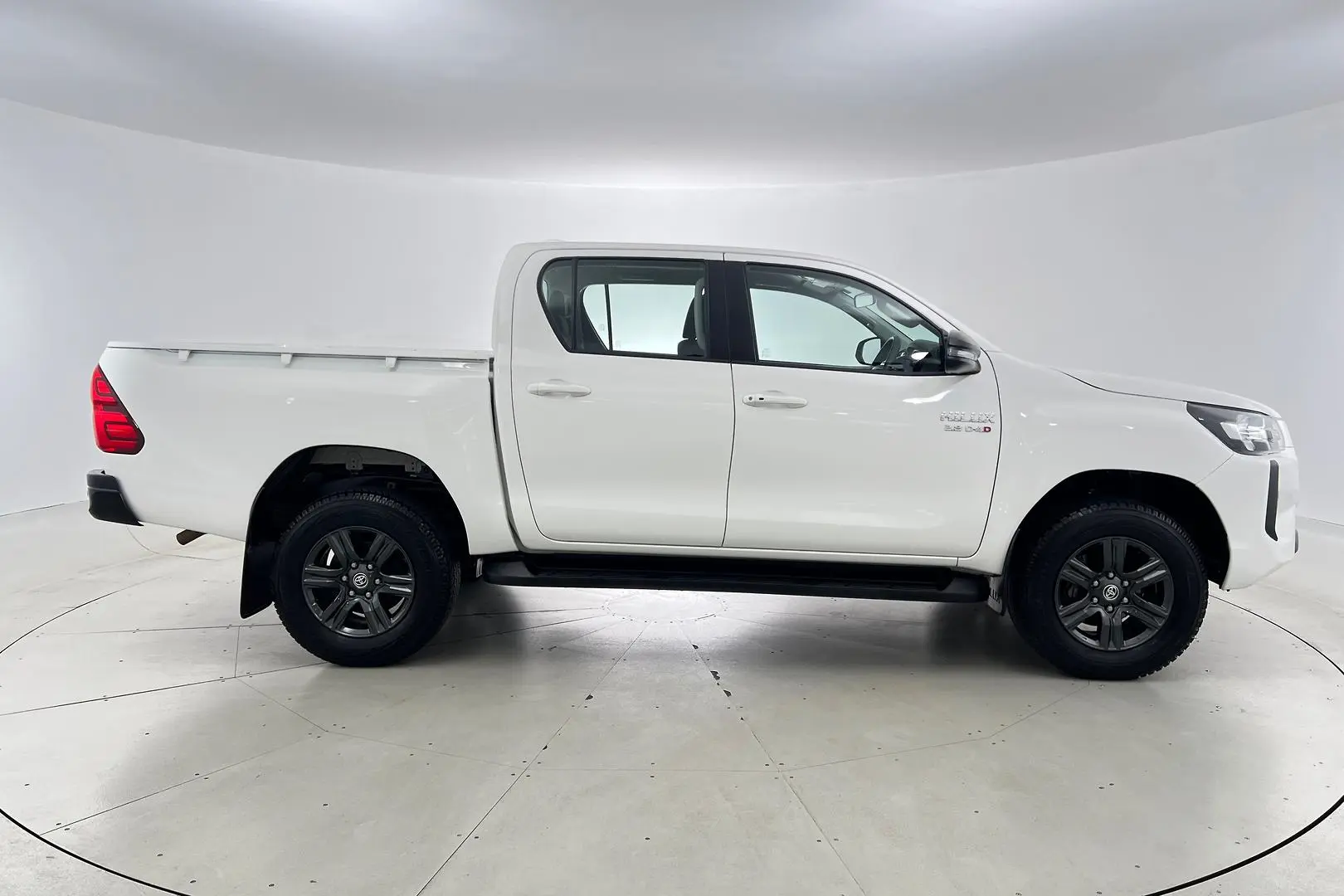 2024 Toyota Hilux Gallery Image 2