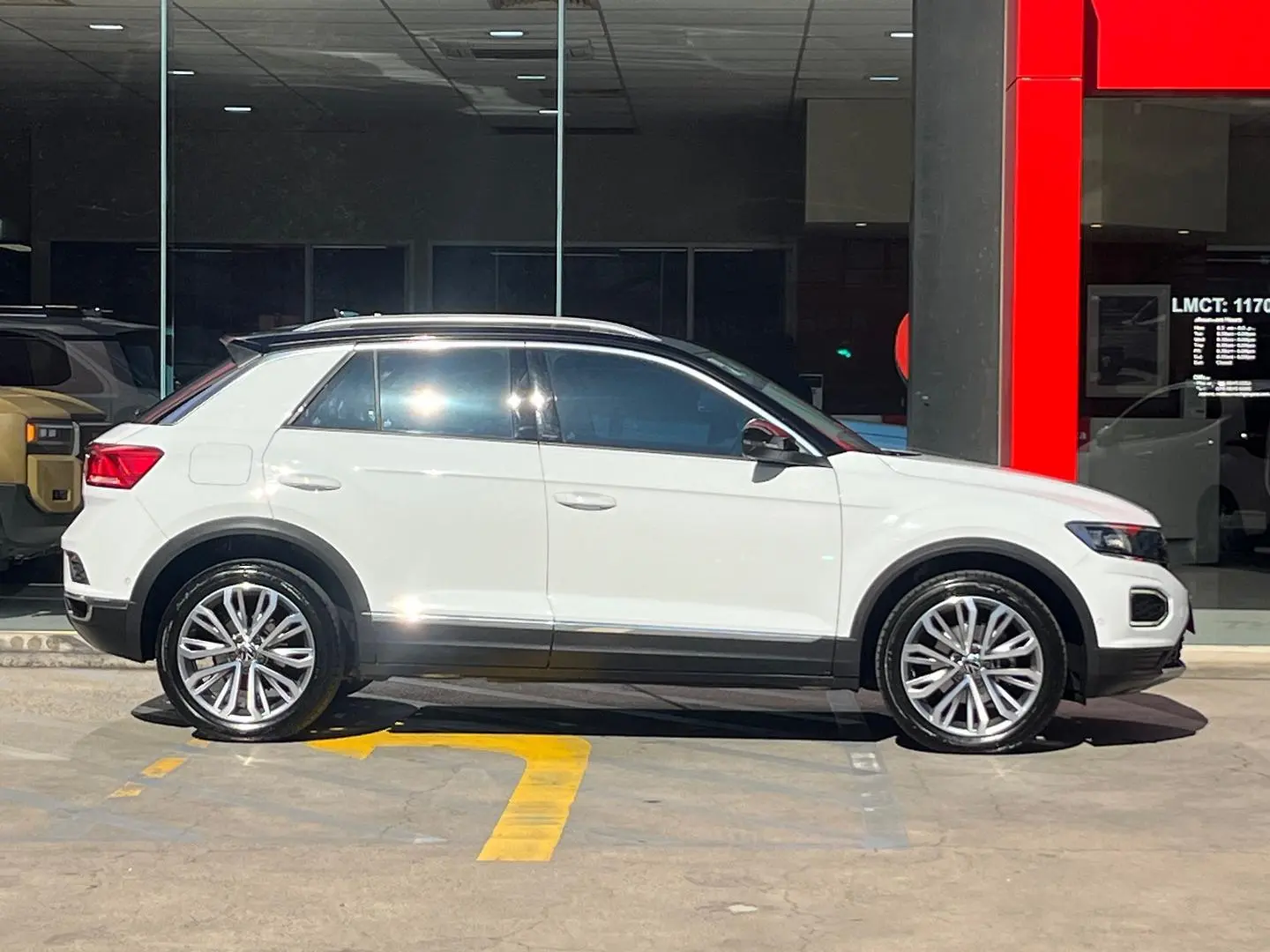 2021 Volkswagen T-Roc Gallery Image 3