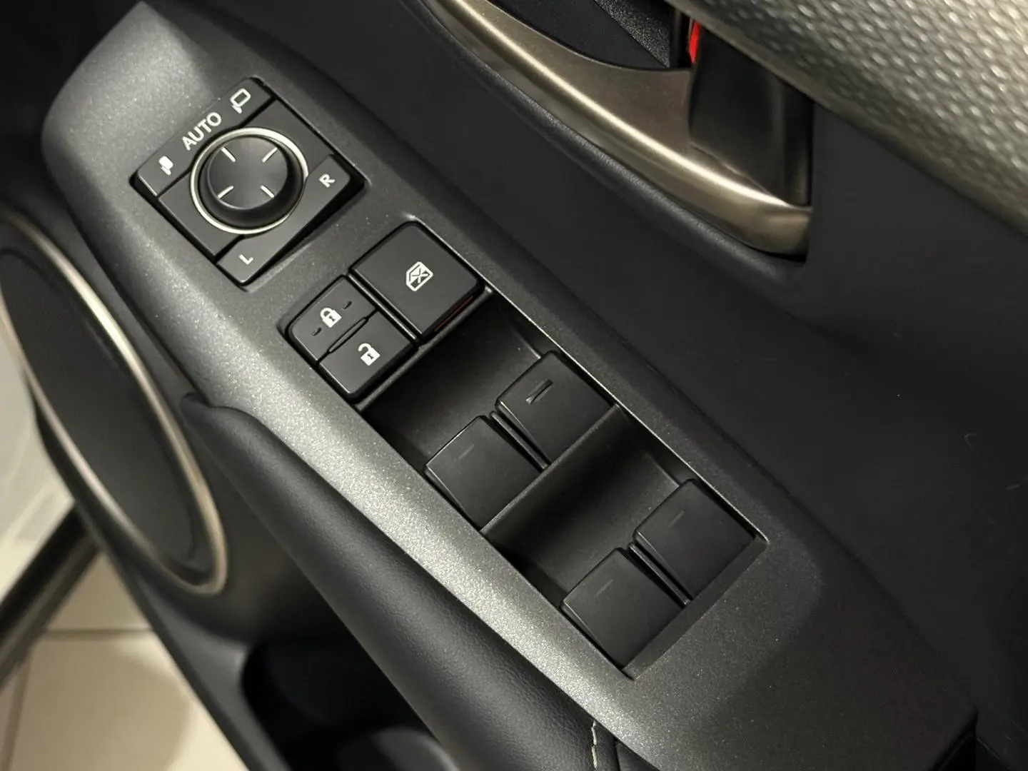 2017 Lexus NX Gallery Image 16