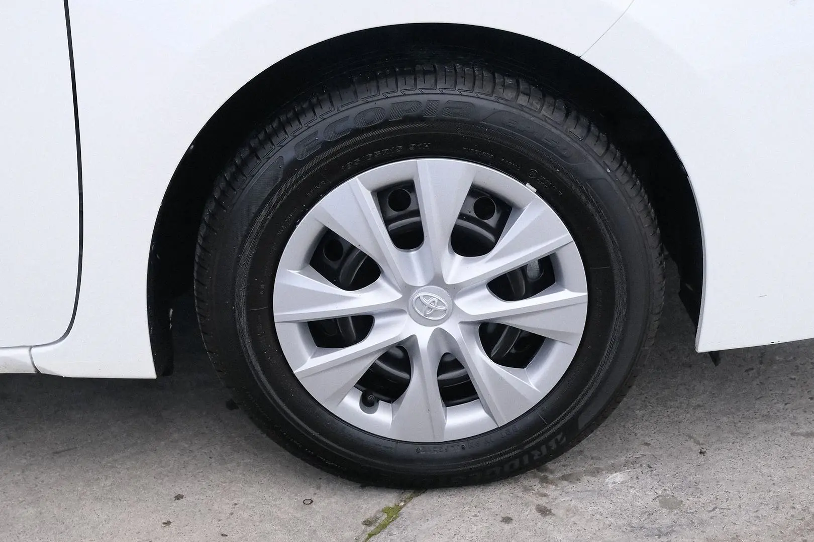 2017 Toyota Corolla Gallery Image 6