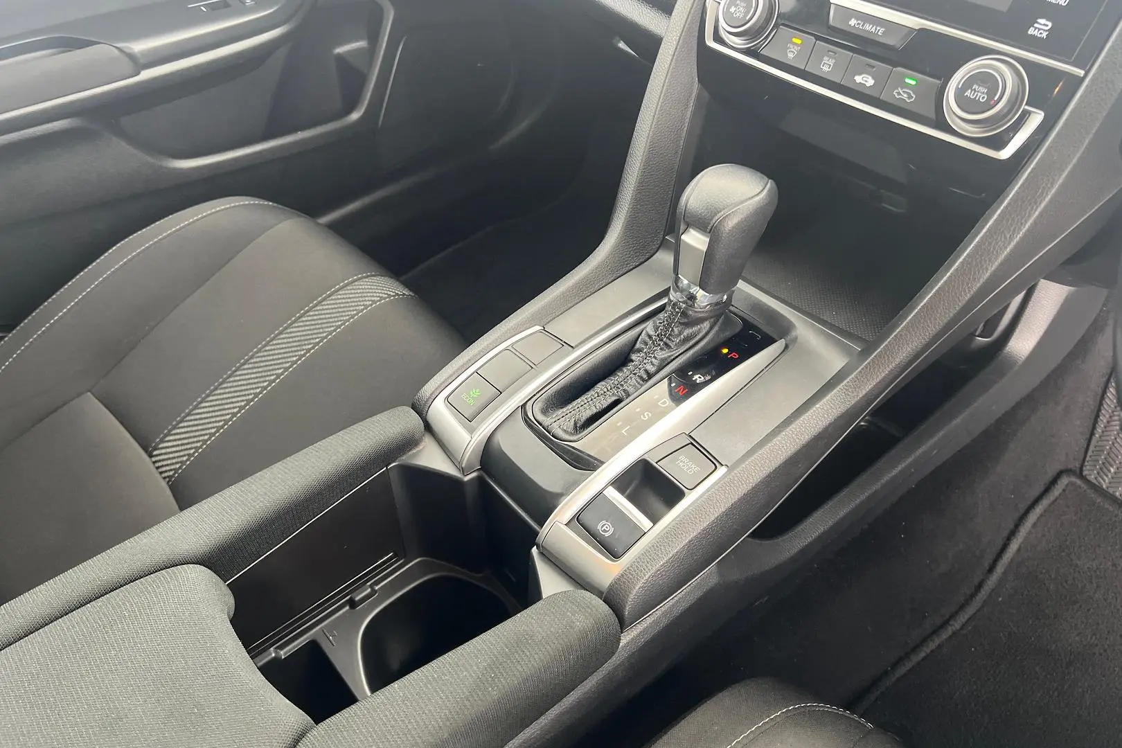 2018 Honda Civic Gallery Image 13