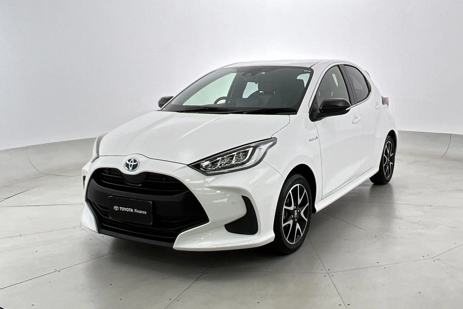 2023 Toyota Yaris Gallery Image 8