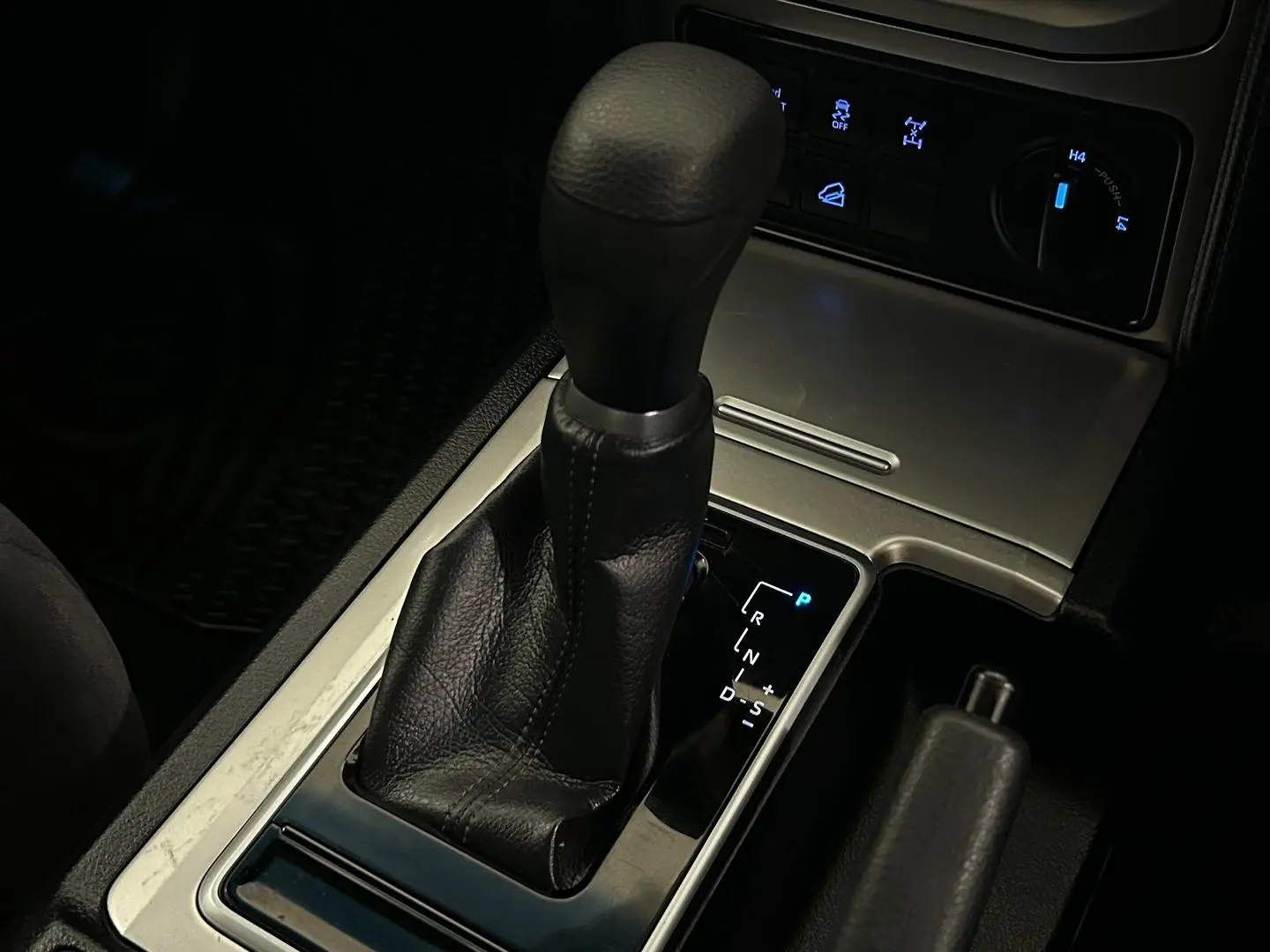 2021 Toyota Landcruiser Prado Gallery Image 20
