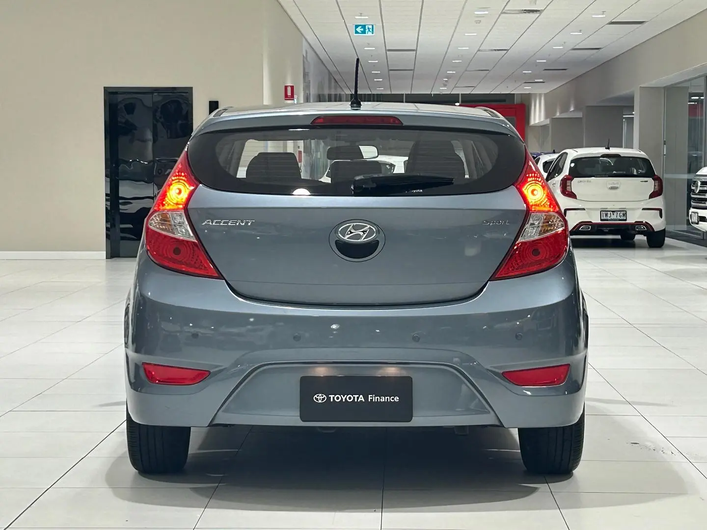 2017 Hyundai Accent Gallery Image 8