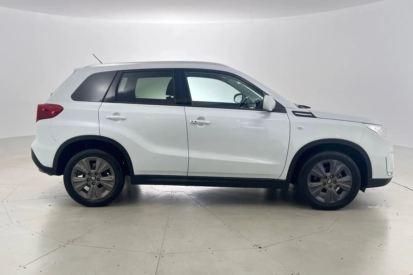 2020 Suzuki Vitara Gallery Image 8