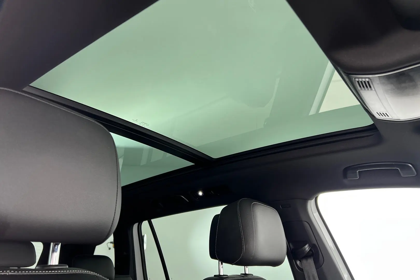 2021 Volkswagen Tiguan Gallery Image 13