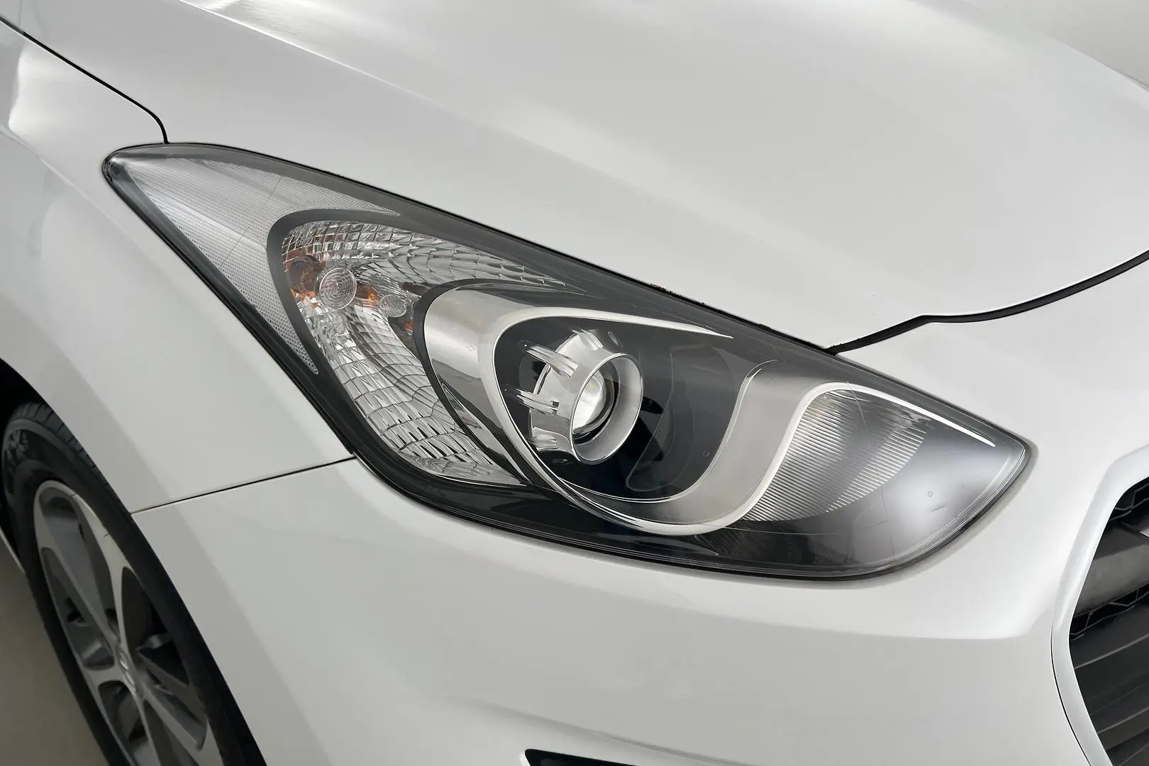 2016 Hyundai i30 Gallery Image 2