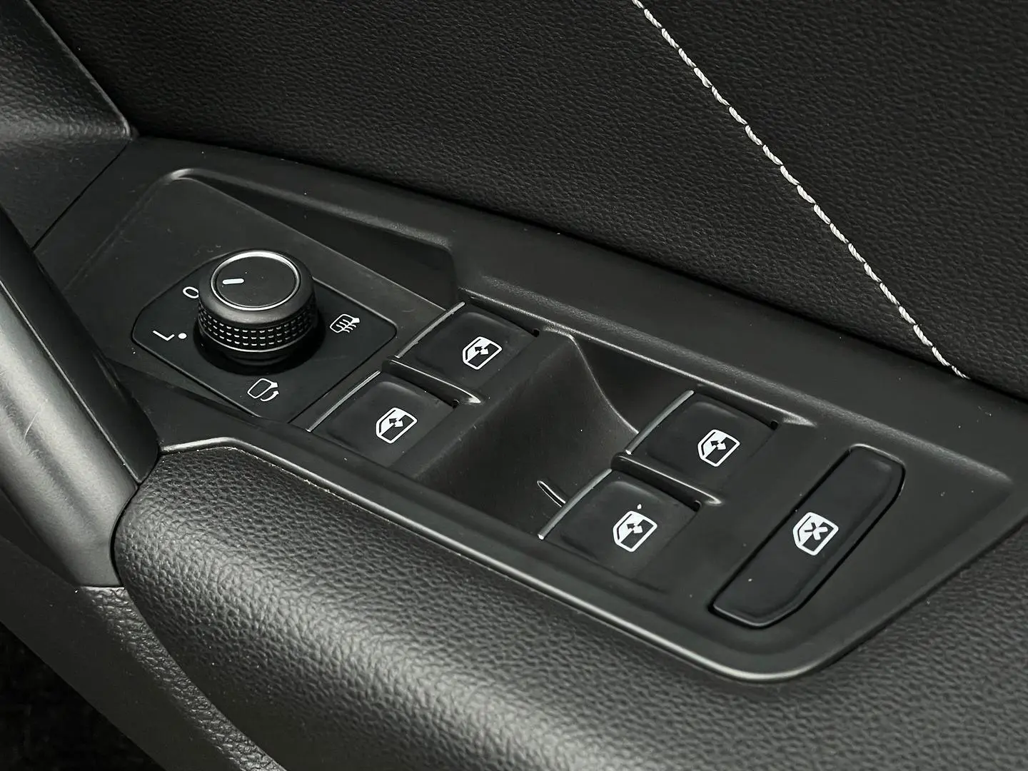 2021 Volkswagen Tiguan Gallery Image 24