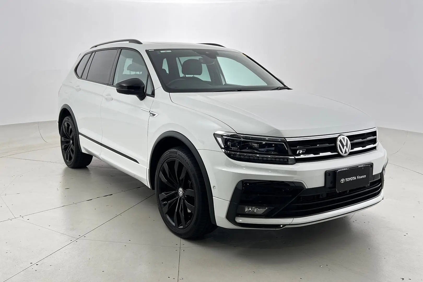 2021 Volkswagen Tiguan Gallery Image 1