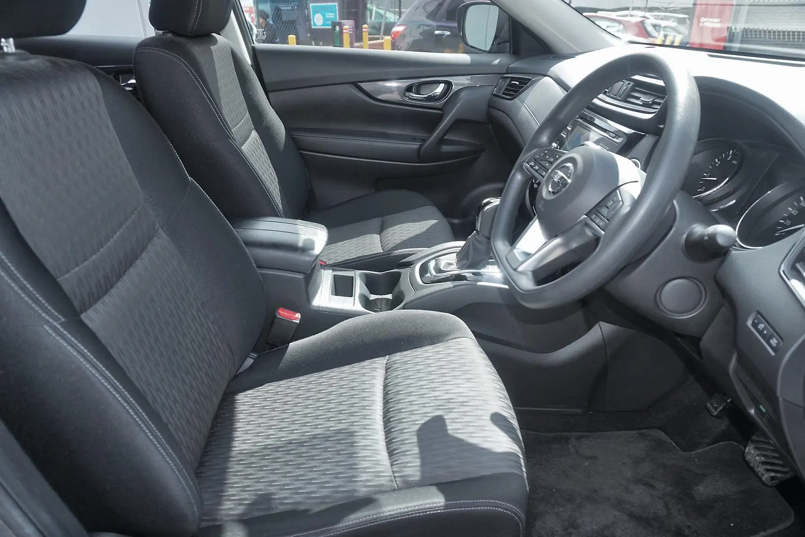 2017 Nissan X-TRAIL Gallery Image 5