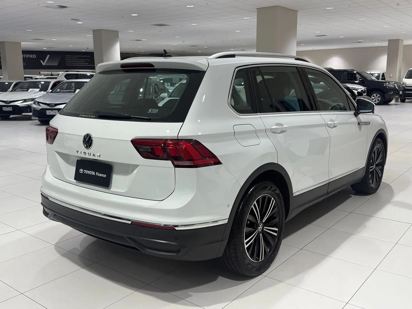 2022 Volkswagen Tiguan Gallery Image 10