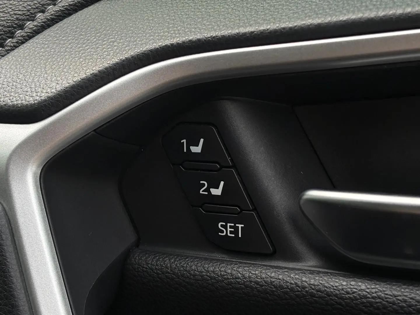 2019 Toyota RAV4 Gallery Image 25