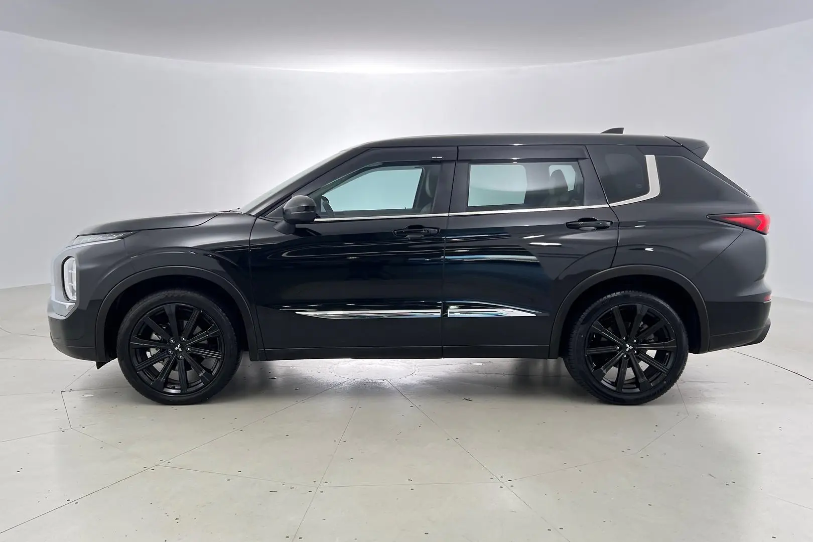 2022 Mitsubishi Outlander Gallery Image 8