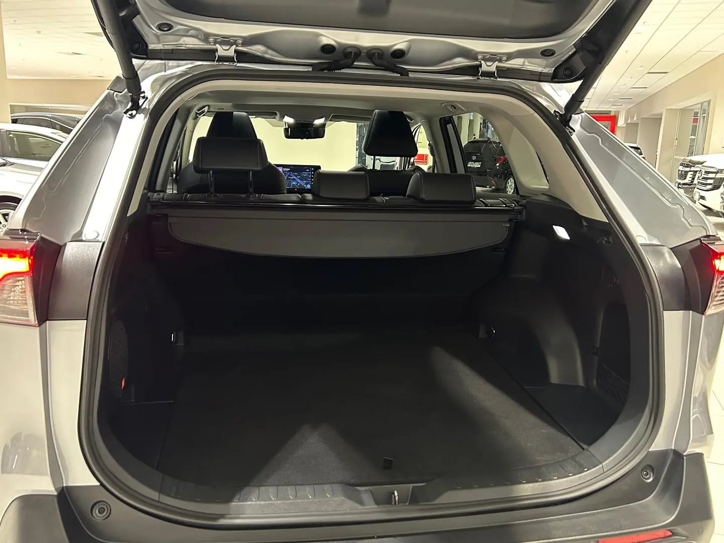2024 Toyota RAV4 Gallery Image 11