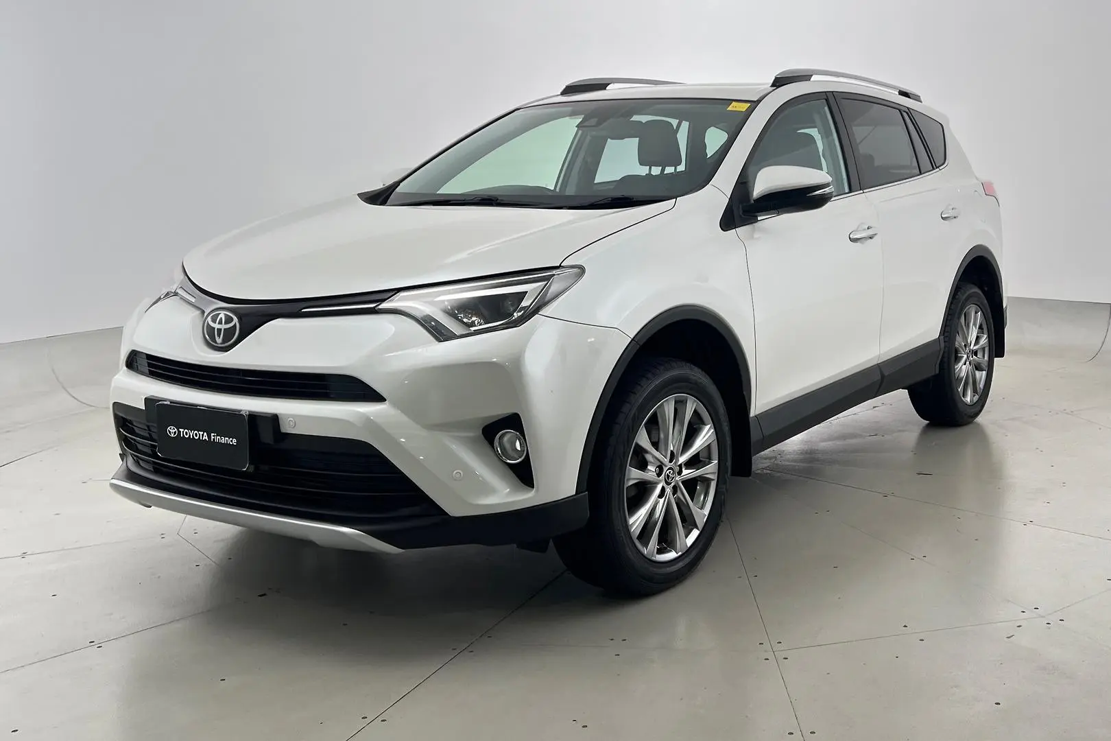 2016 Toyota RAV4 Gallery Image 9