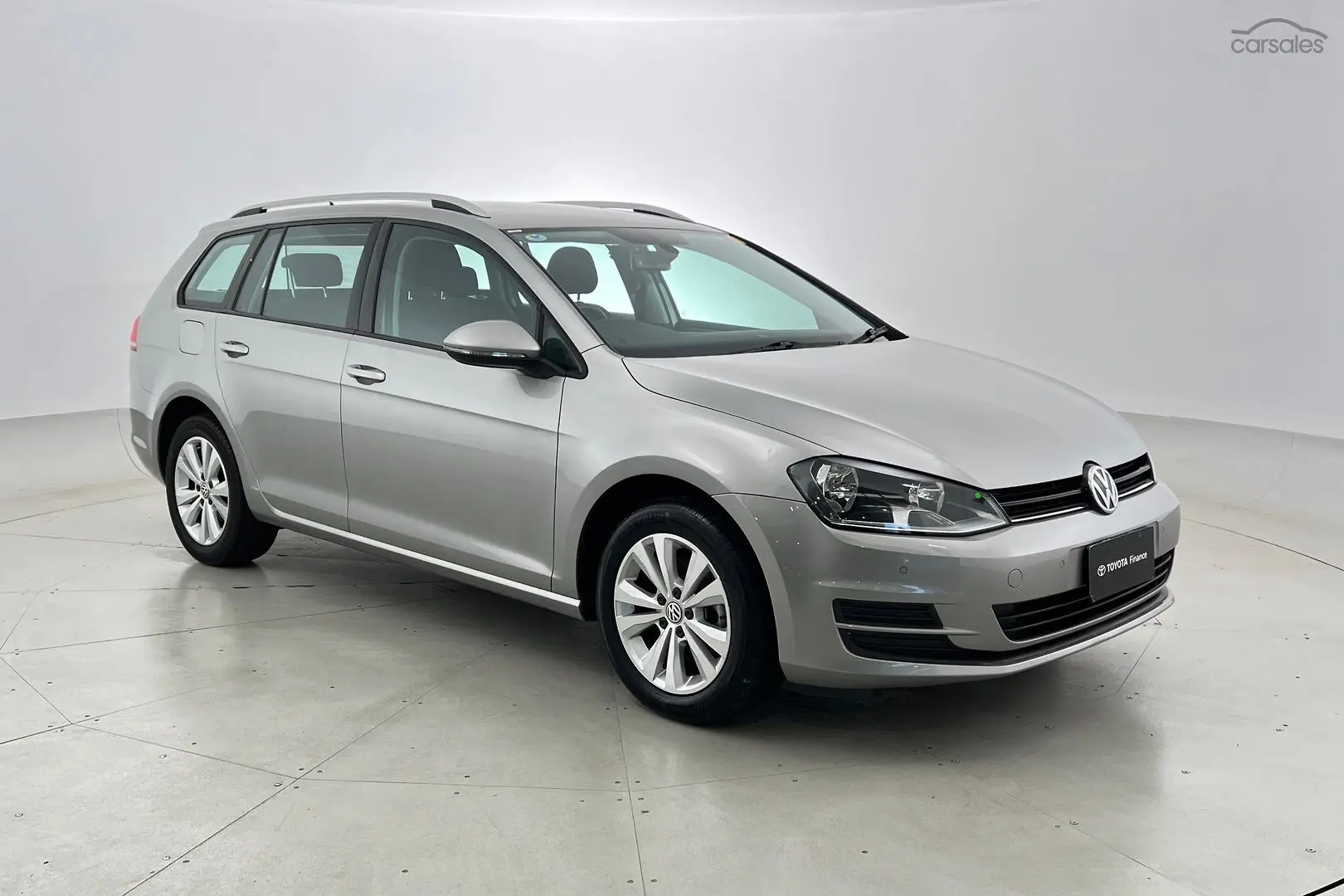 2016 Volkswagen Golf Image 1