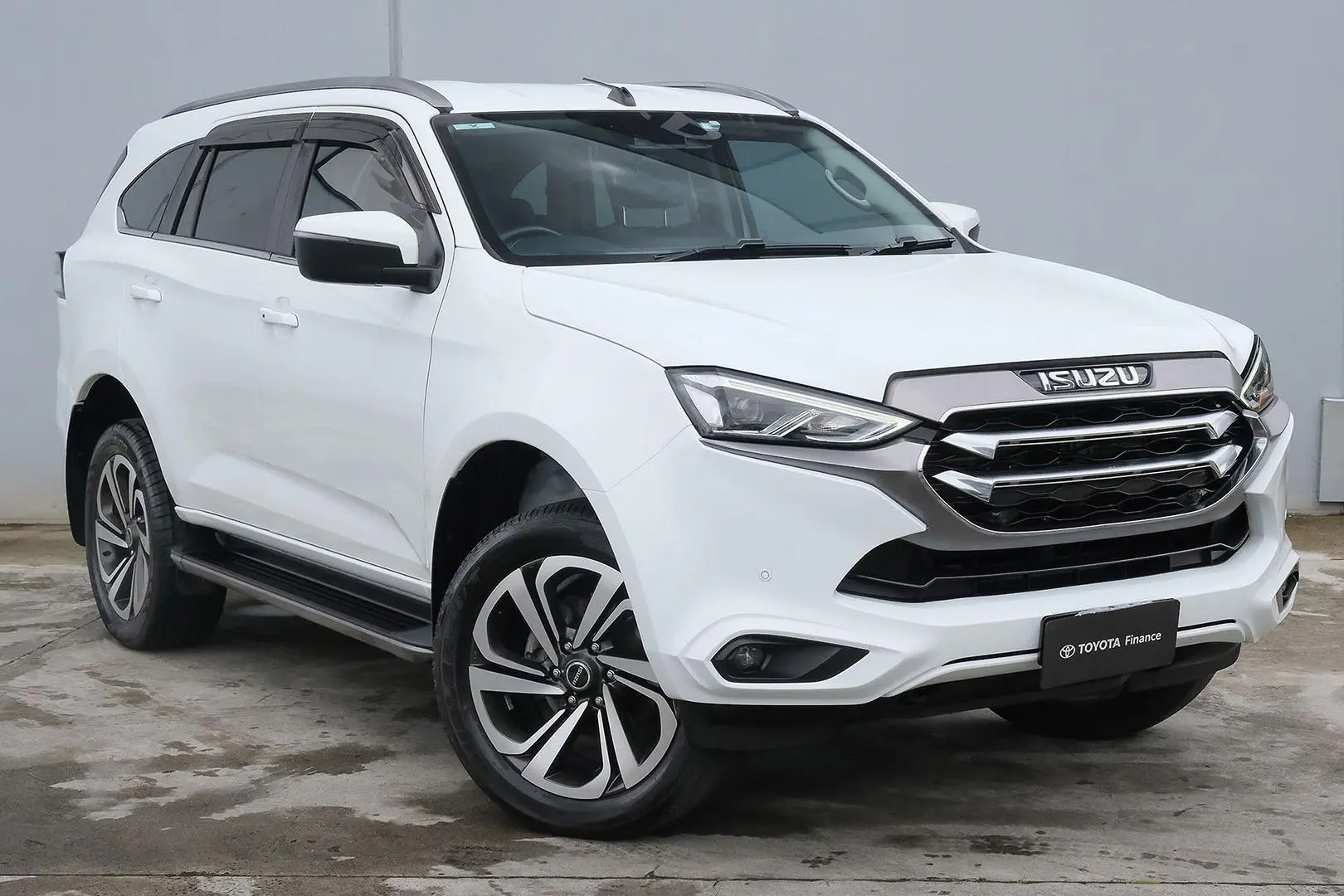 2021 Isuzu MU-X Gallery Image 1