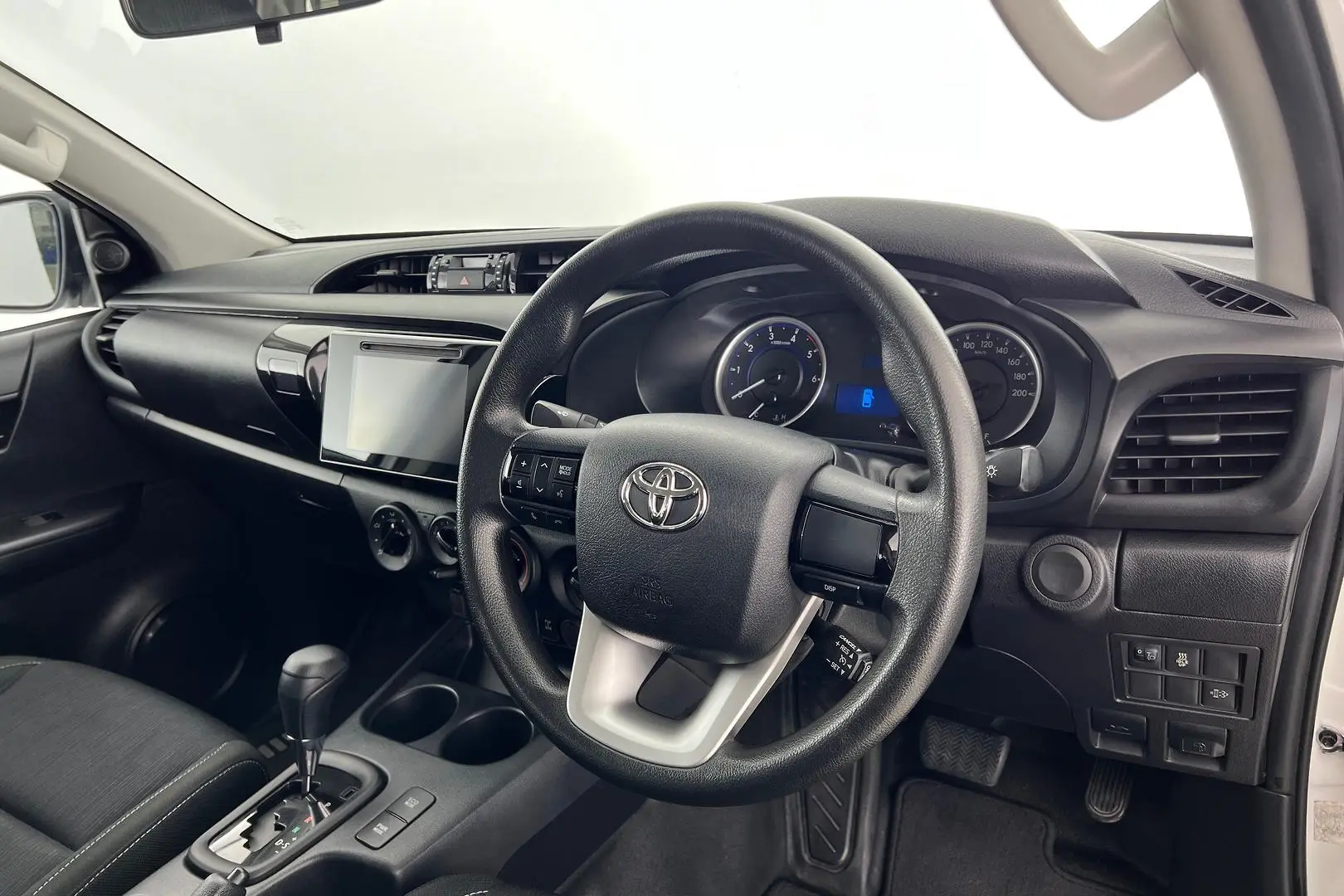 2018 Toyota Hilux Gallery Image 2