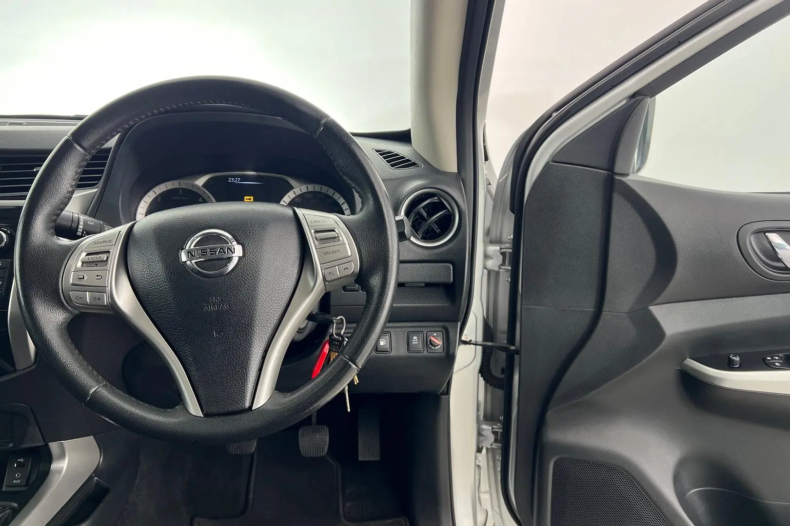 2017 Nissan Navara Gallery Image 15