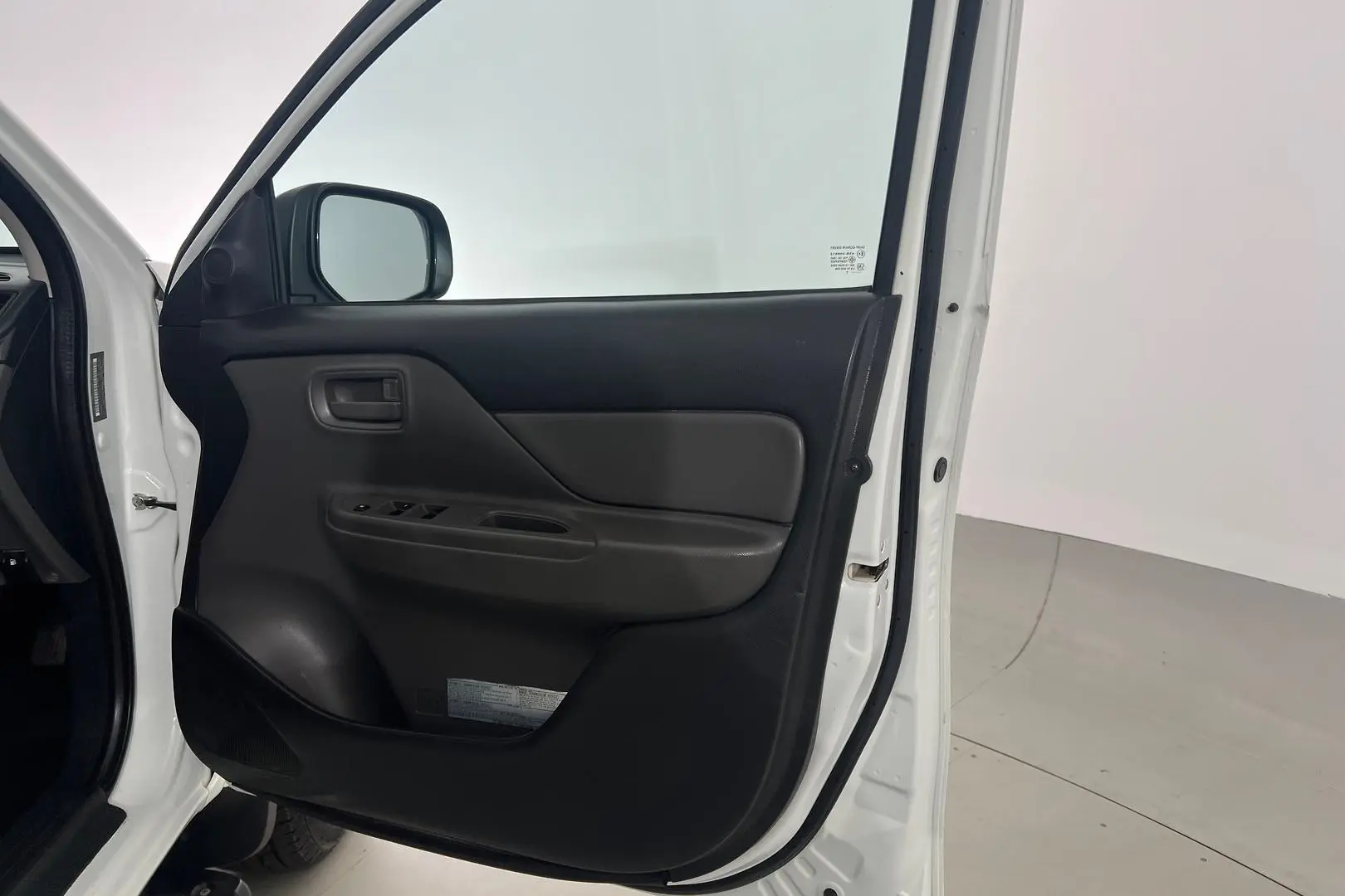 2017 Mitsubishi Triton Gallery Image 15