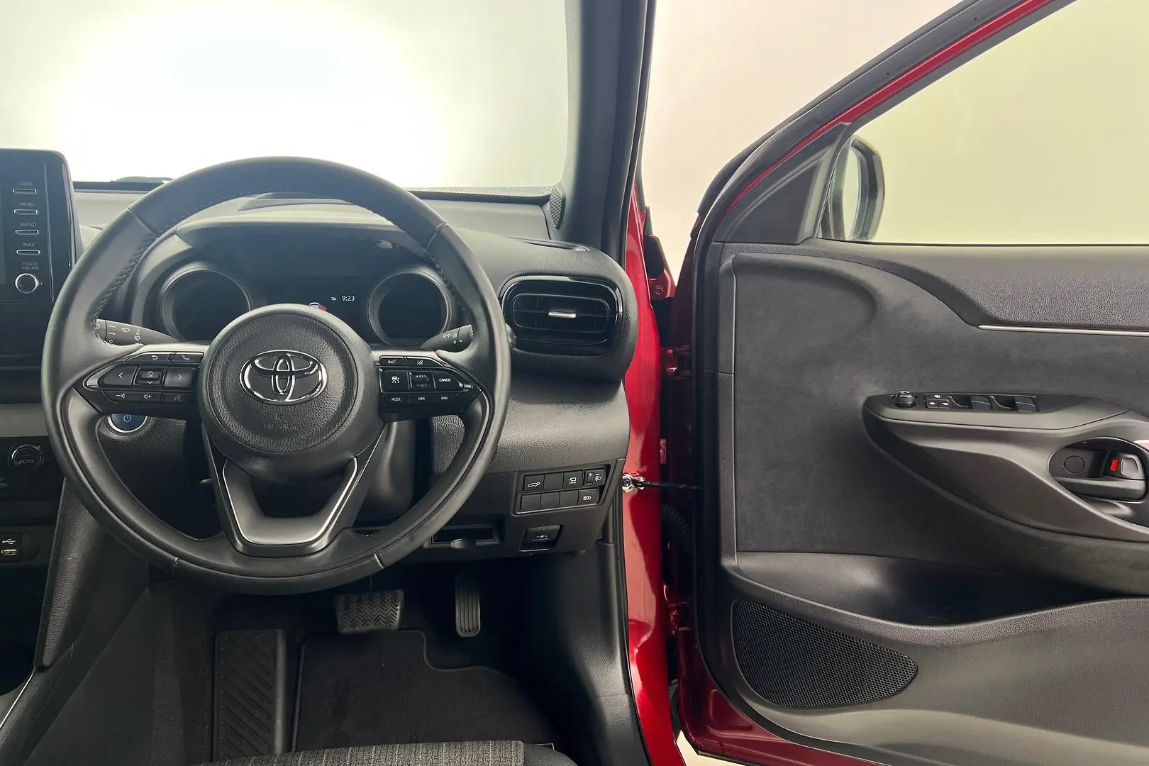 2023 Toyota Yaris Cross Gallery Image 15