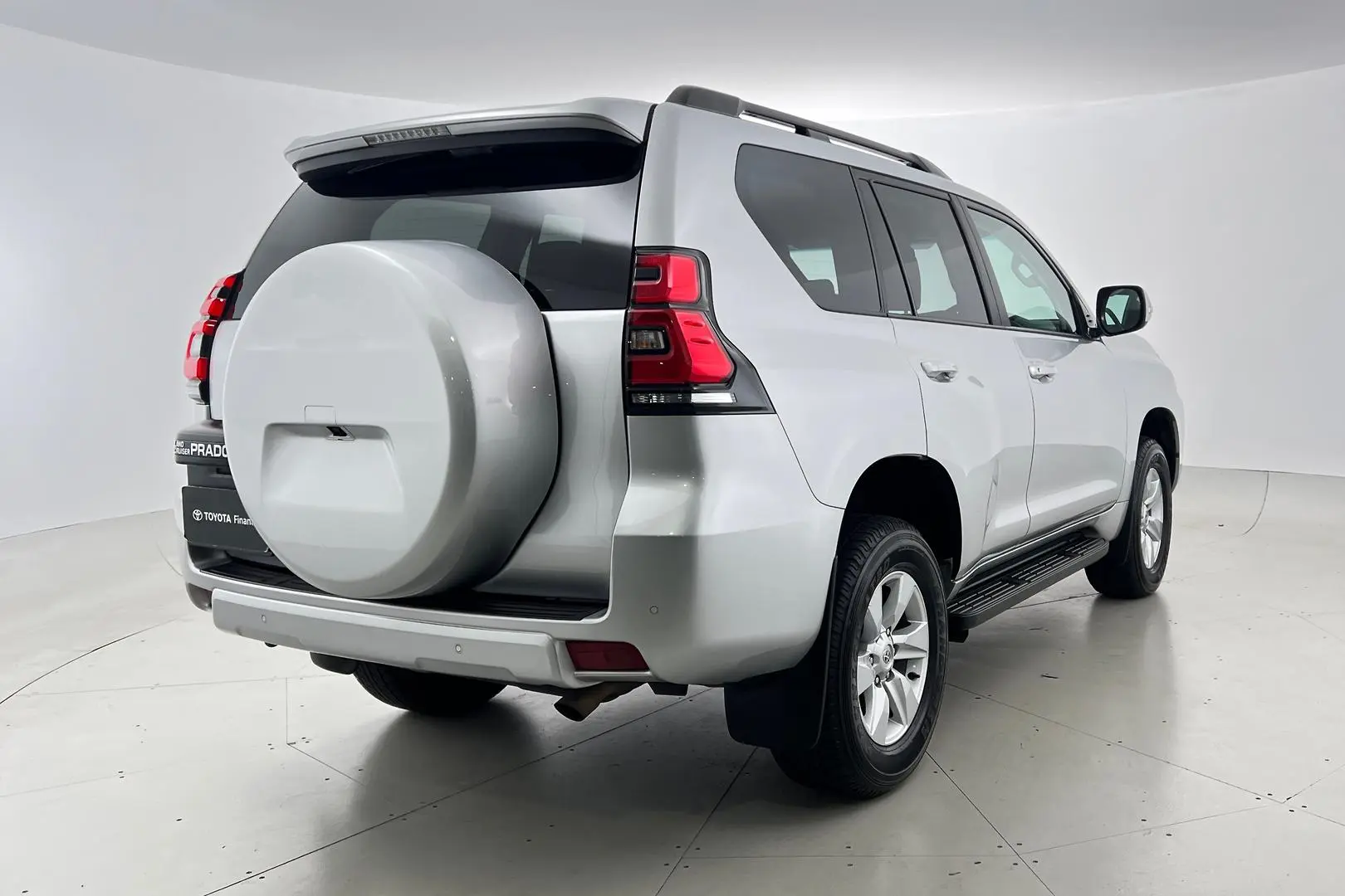 2023 Toyota Landcruiser Prado Gallery Image 4