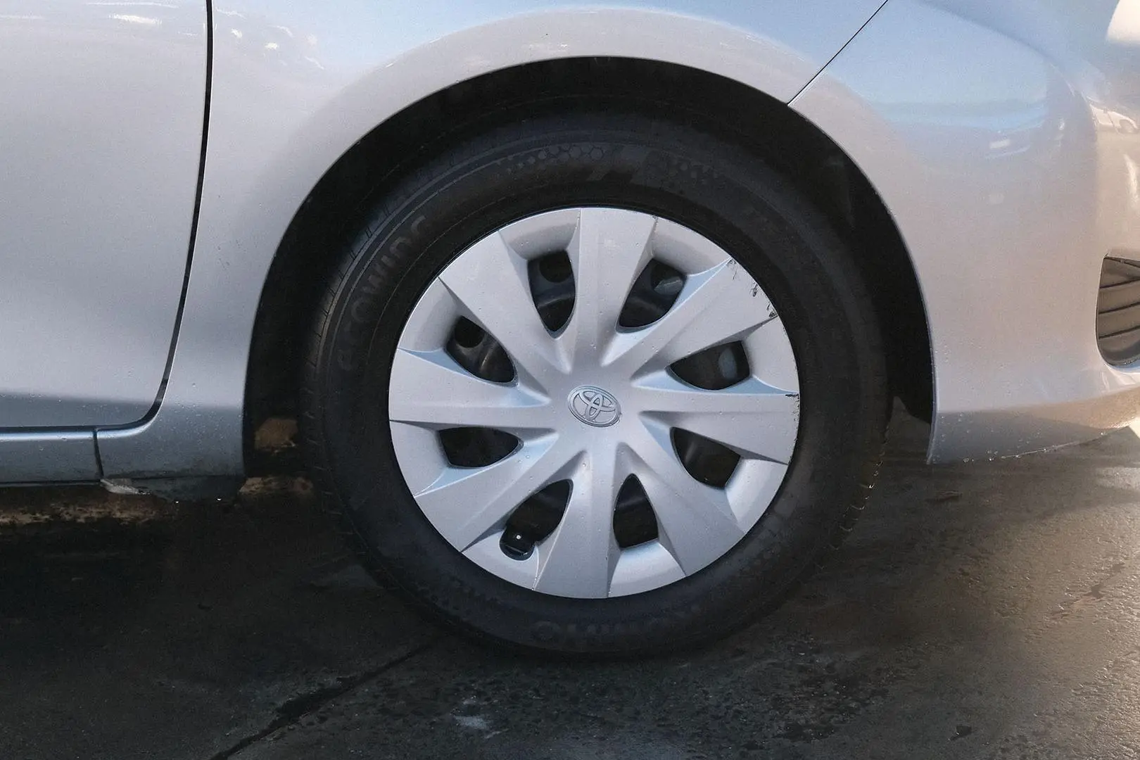 2013 Toyota Yaris Gallery Image 6