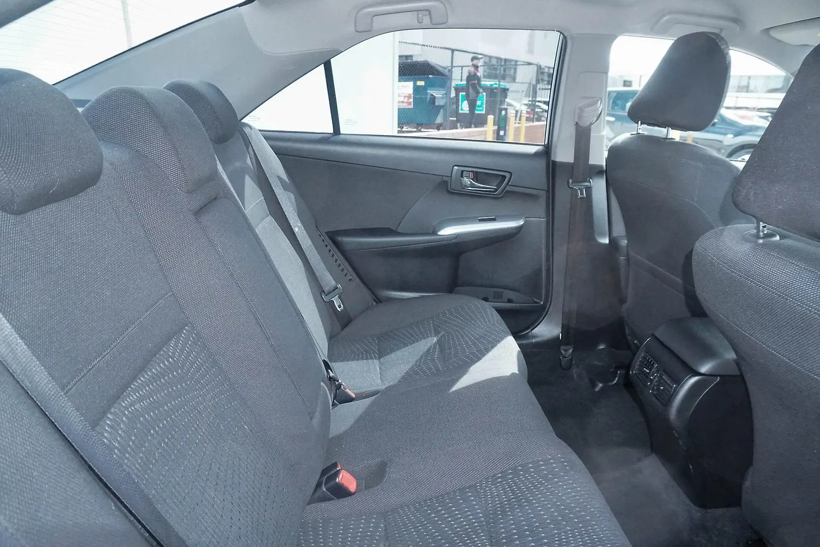 2015 Toyota Camry Gallery Image 7
