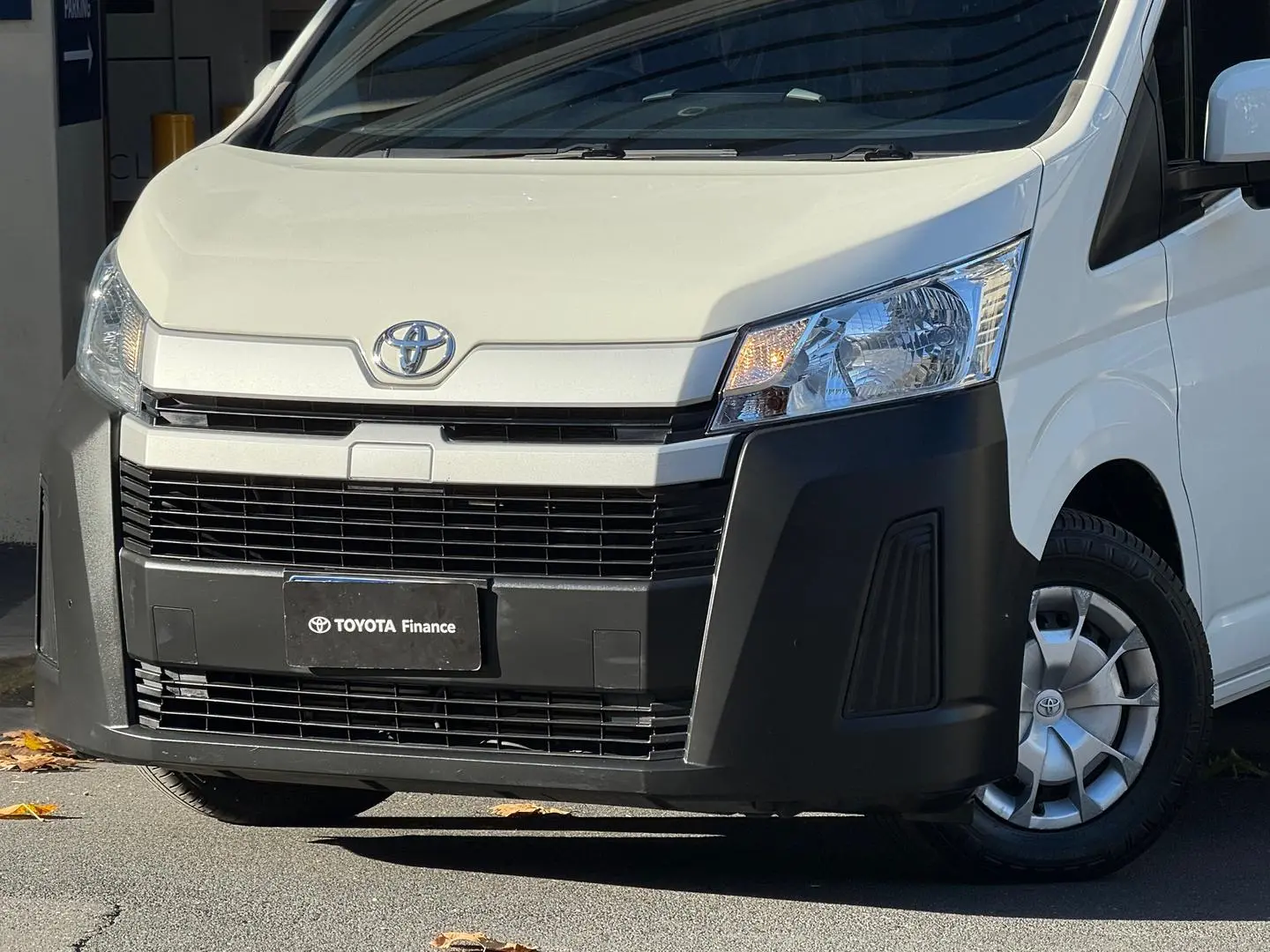 2020 Toyota Hiace Gallery Image 7