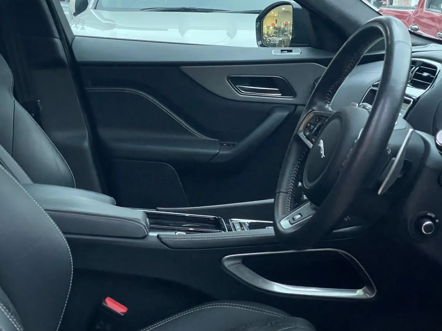 2020 Jaguar F-PACE Gallery Image 12