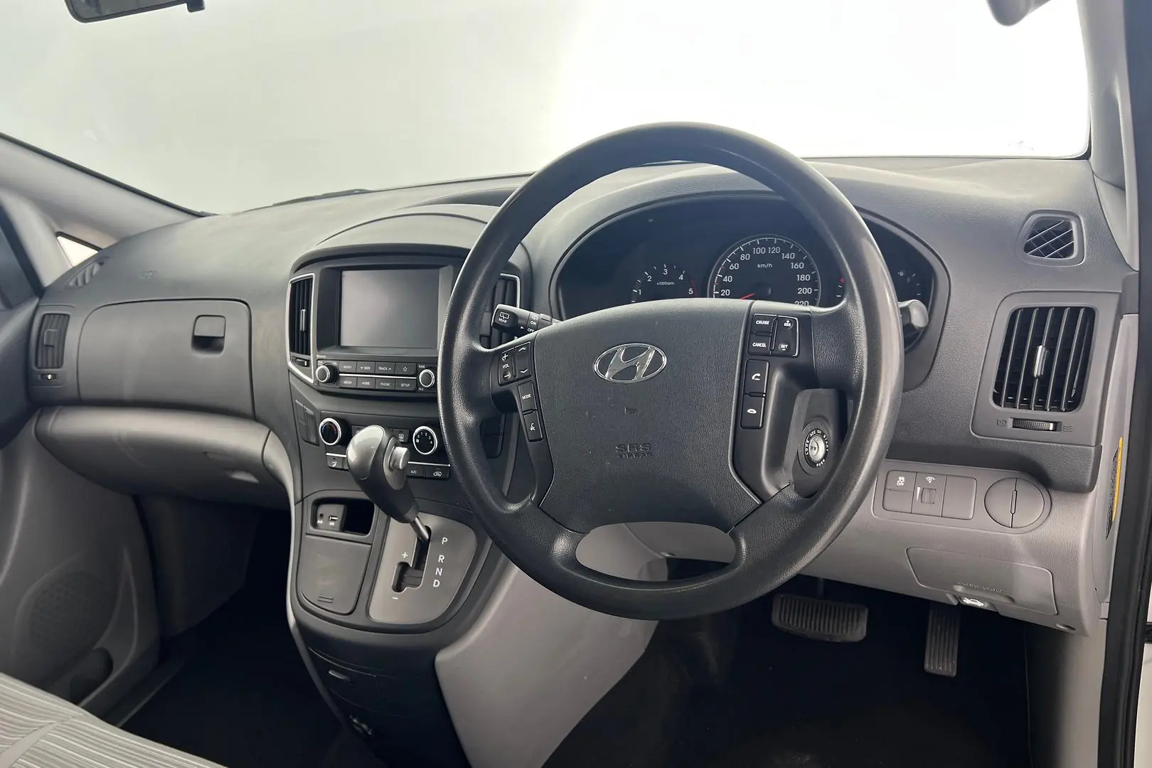2021 Hyundai iLoad Gallery Image 12