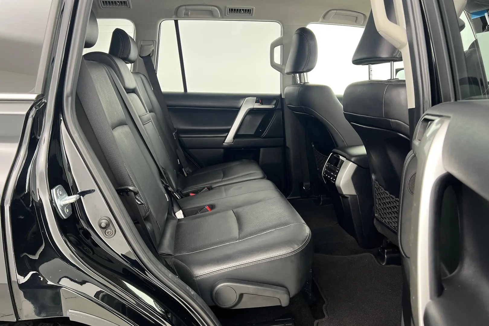 2018 Toyota Landcruiser Prado Gallery Image 19