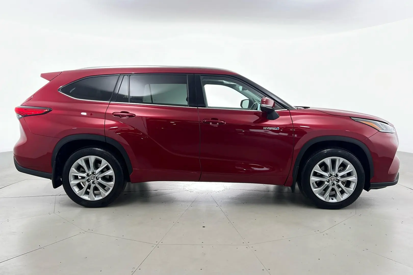 2021 Toyota Kluger Gallery Image 3