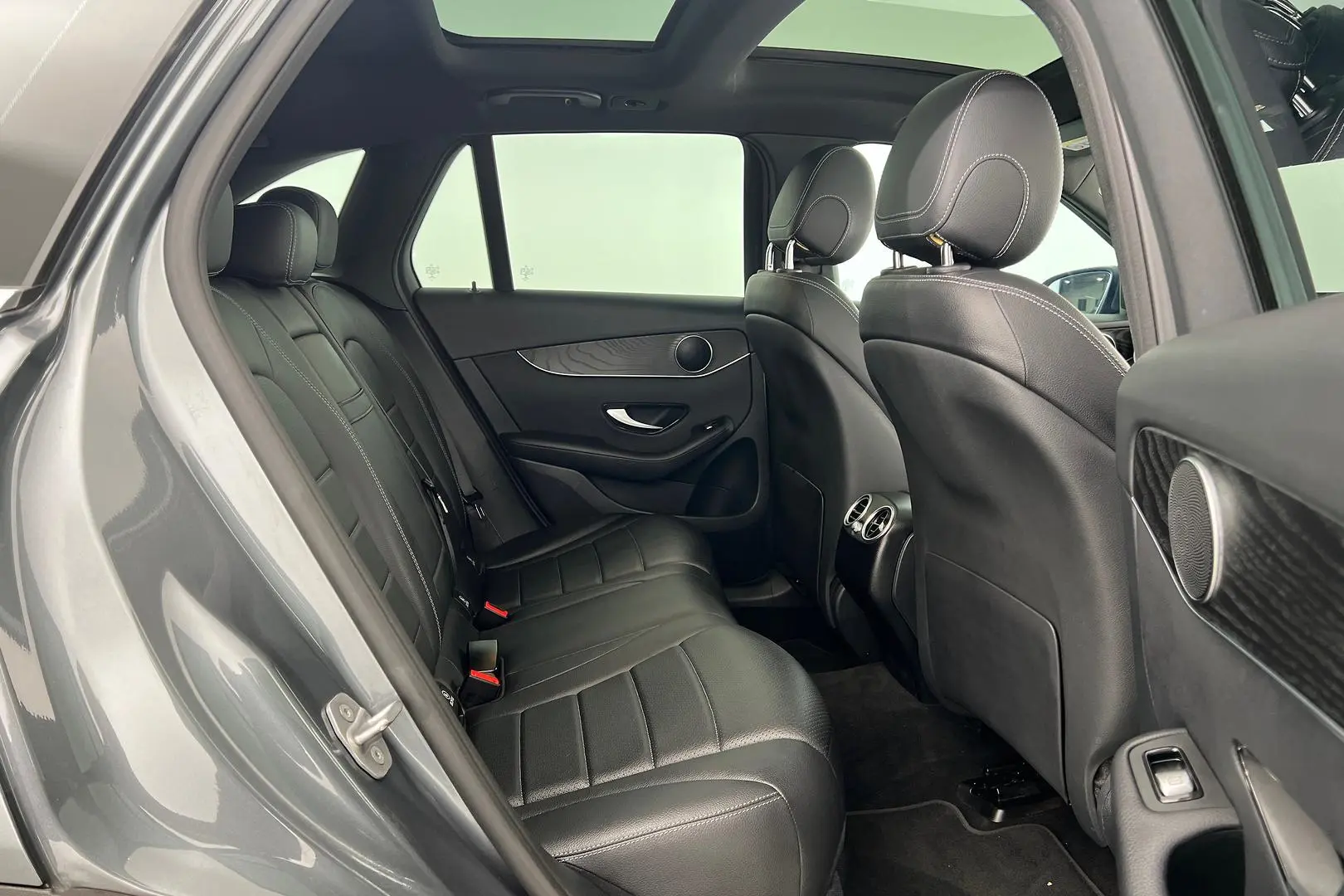 2021 Mercedes-Benz GLC-Class Gallery Image 11