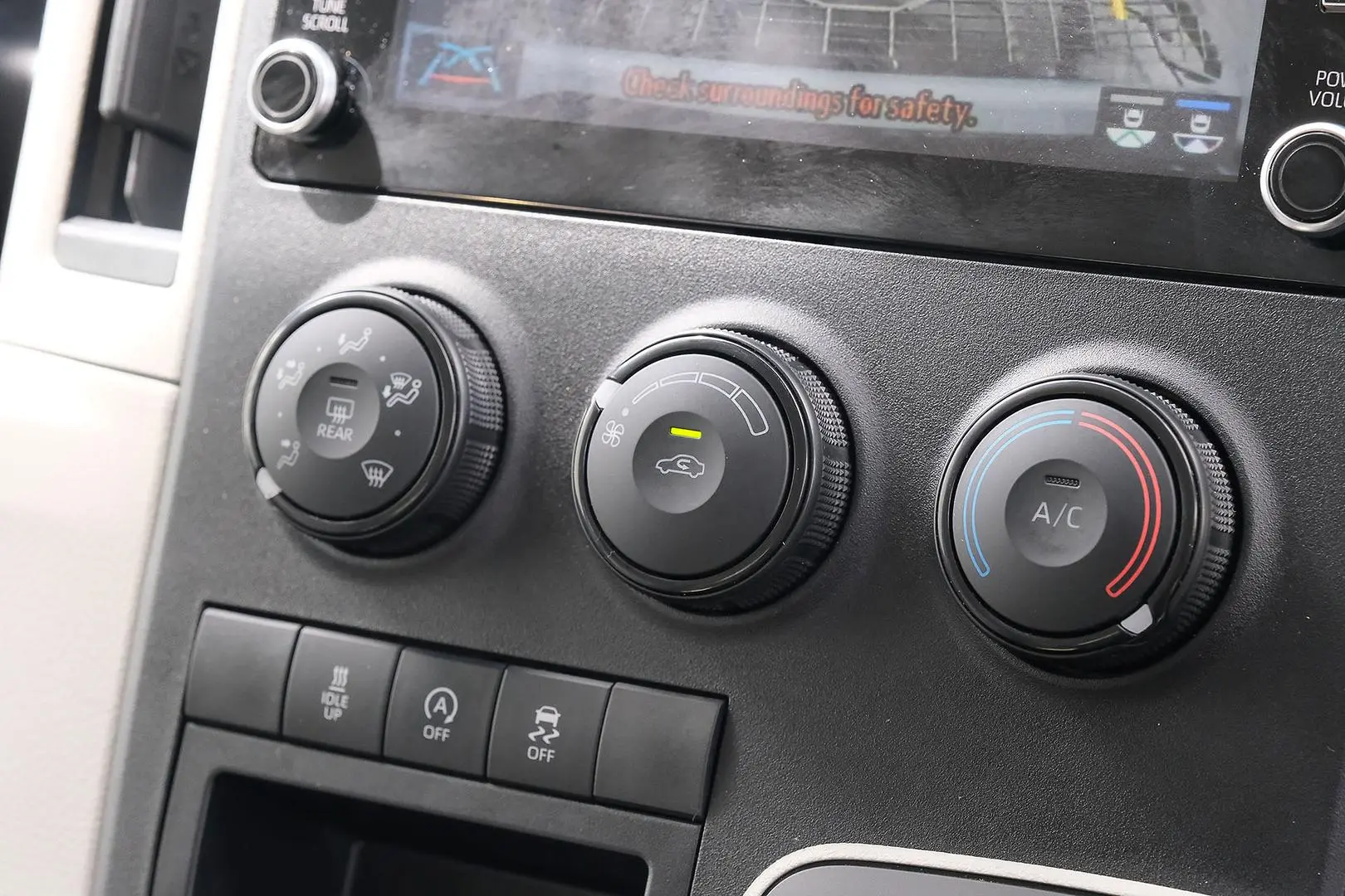 2021 Toyota Hiace Gallery Image 21