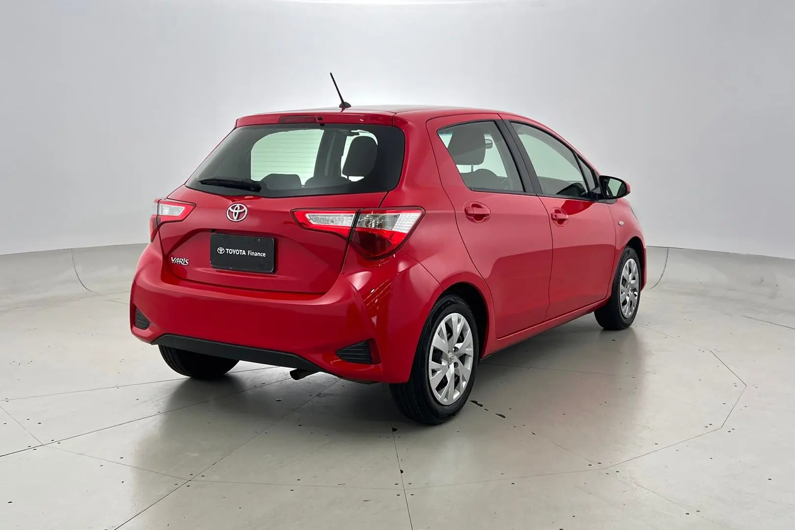 2019 Toyota Yaris Gallery Image 4