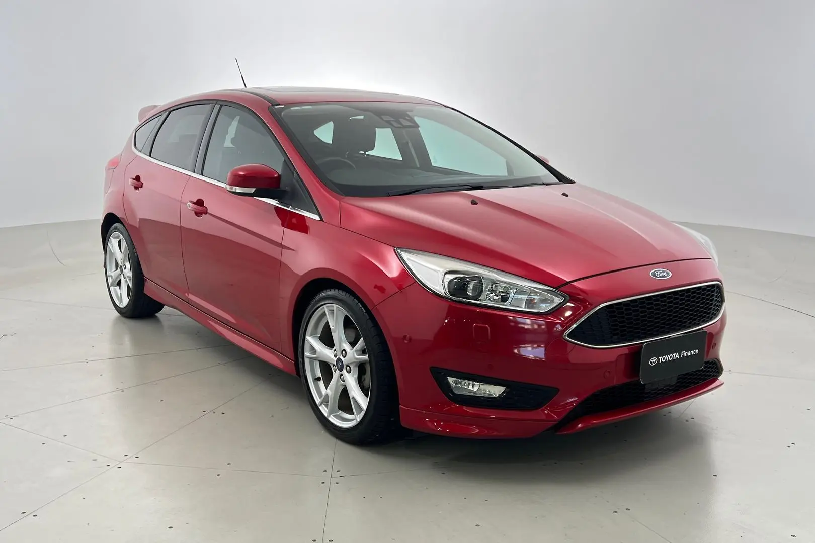 2017 Ford Focus Gallery Image 1