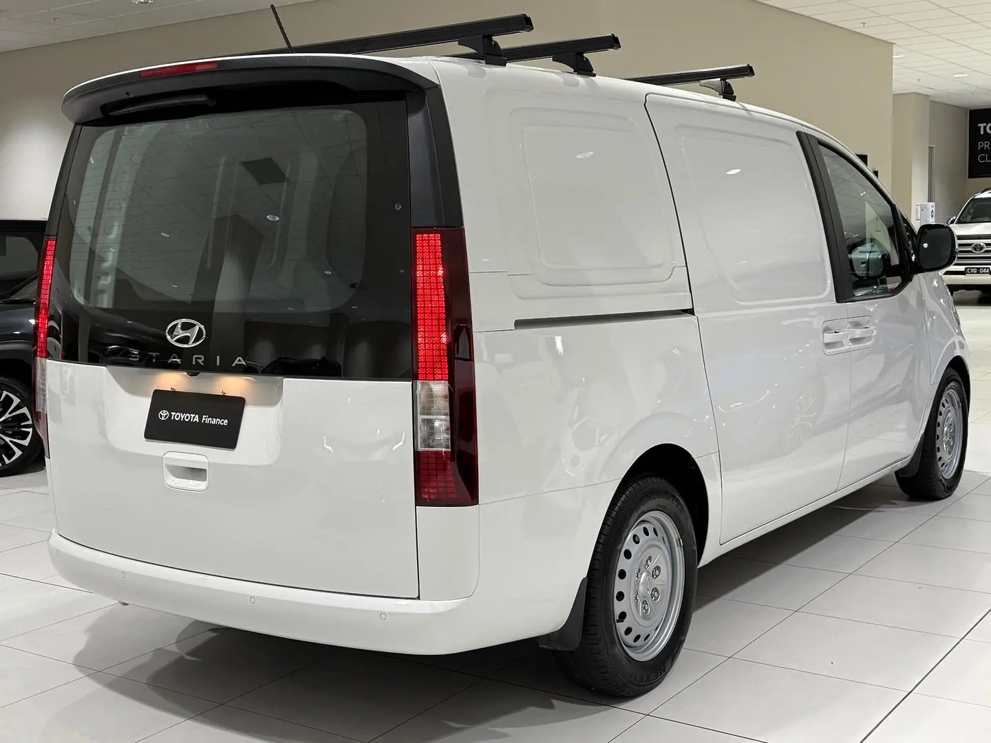 2022 Hyundai STARIA LOAD Gallery Image 10