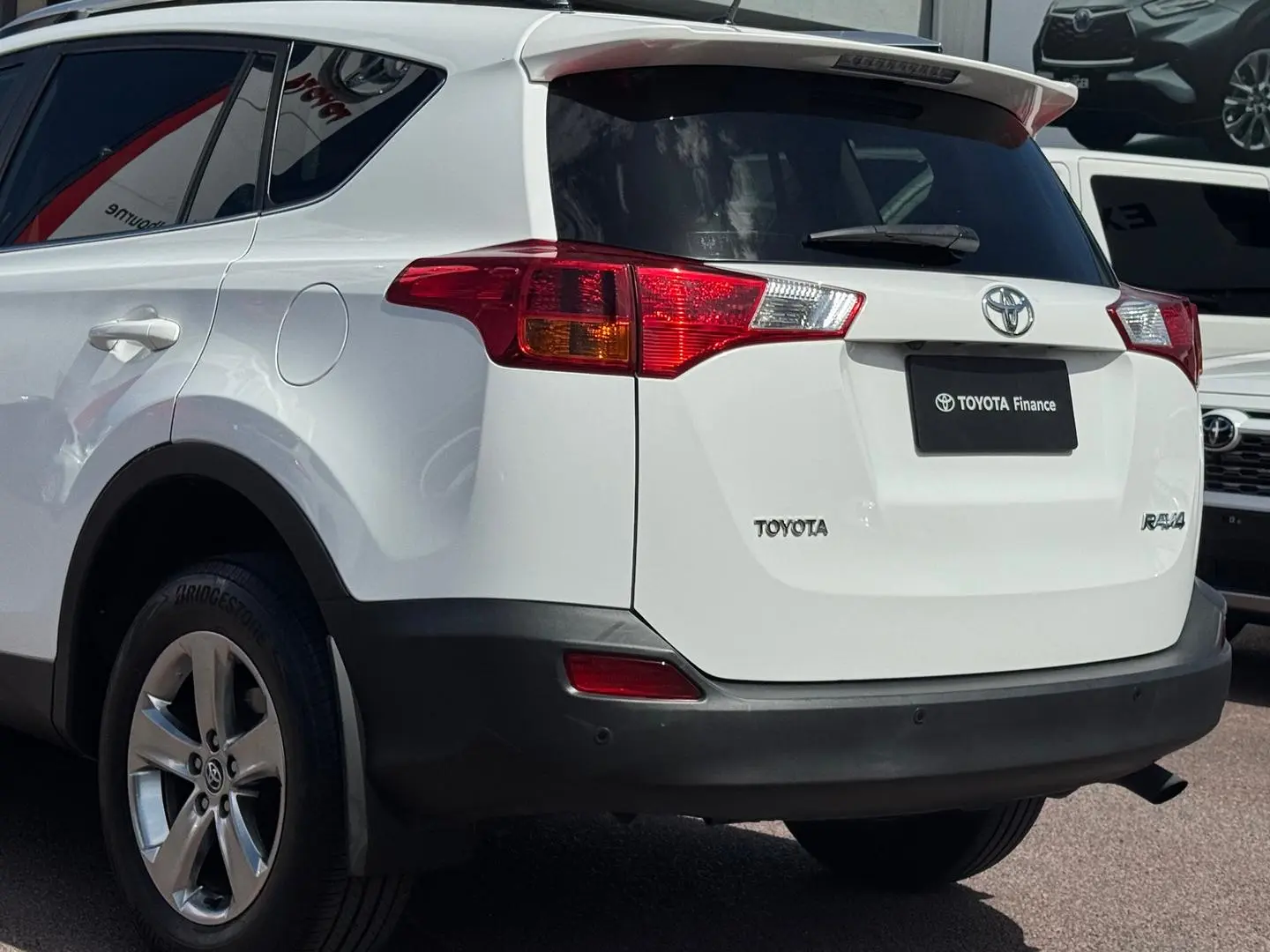 2015 Toyota RAV4 Gallery Image 8